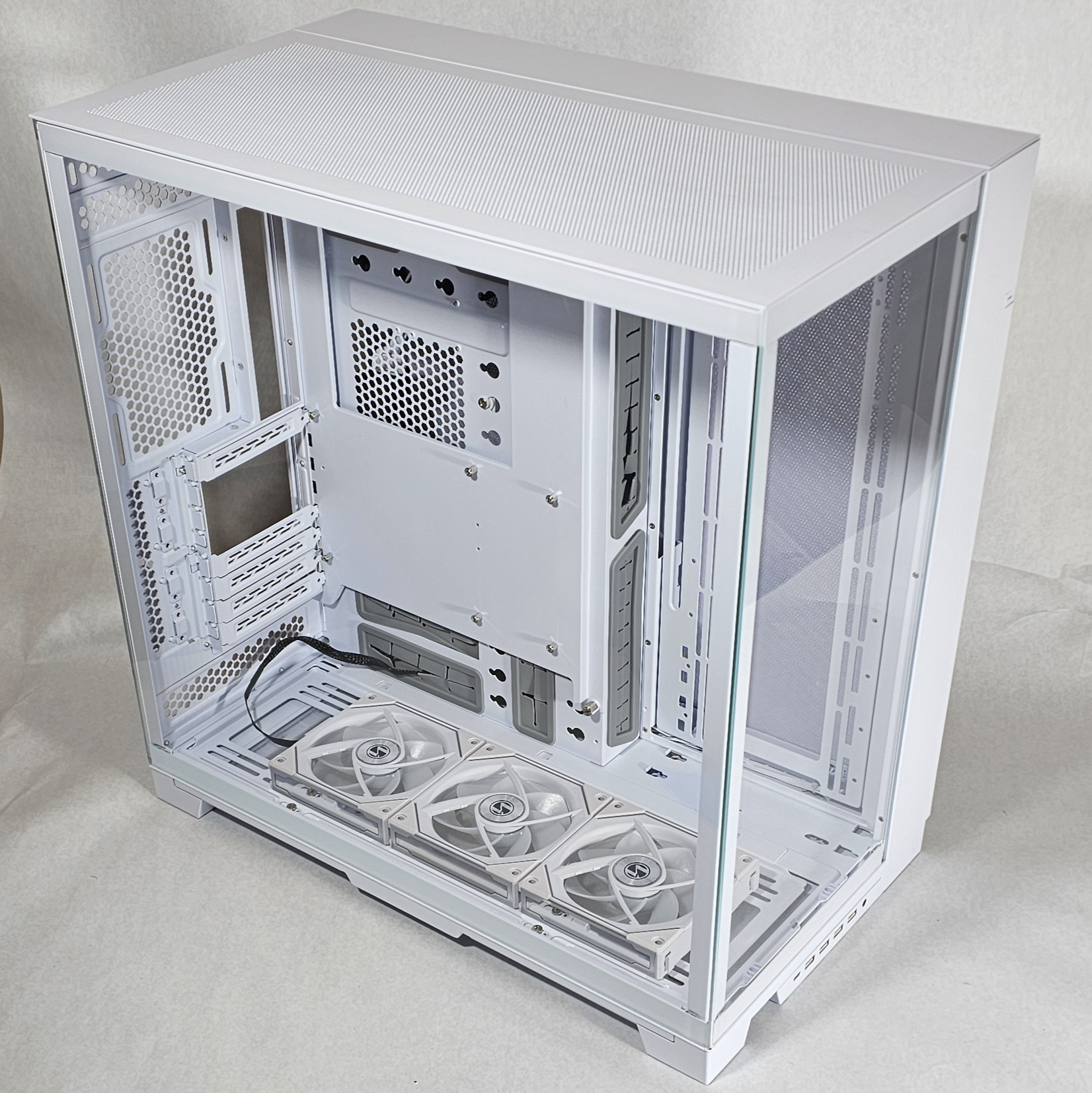 White Lian Li O11 Dynamic EVO XL PC Case
