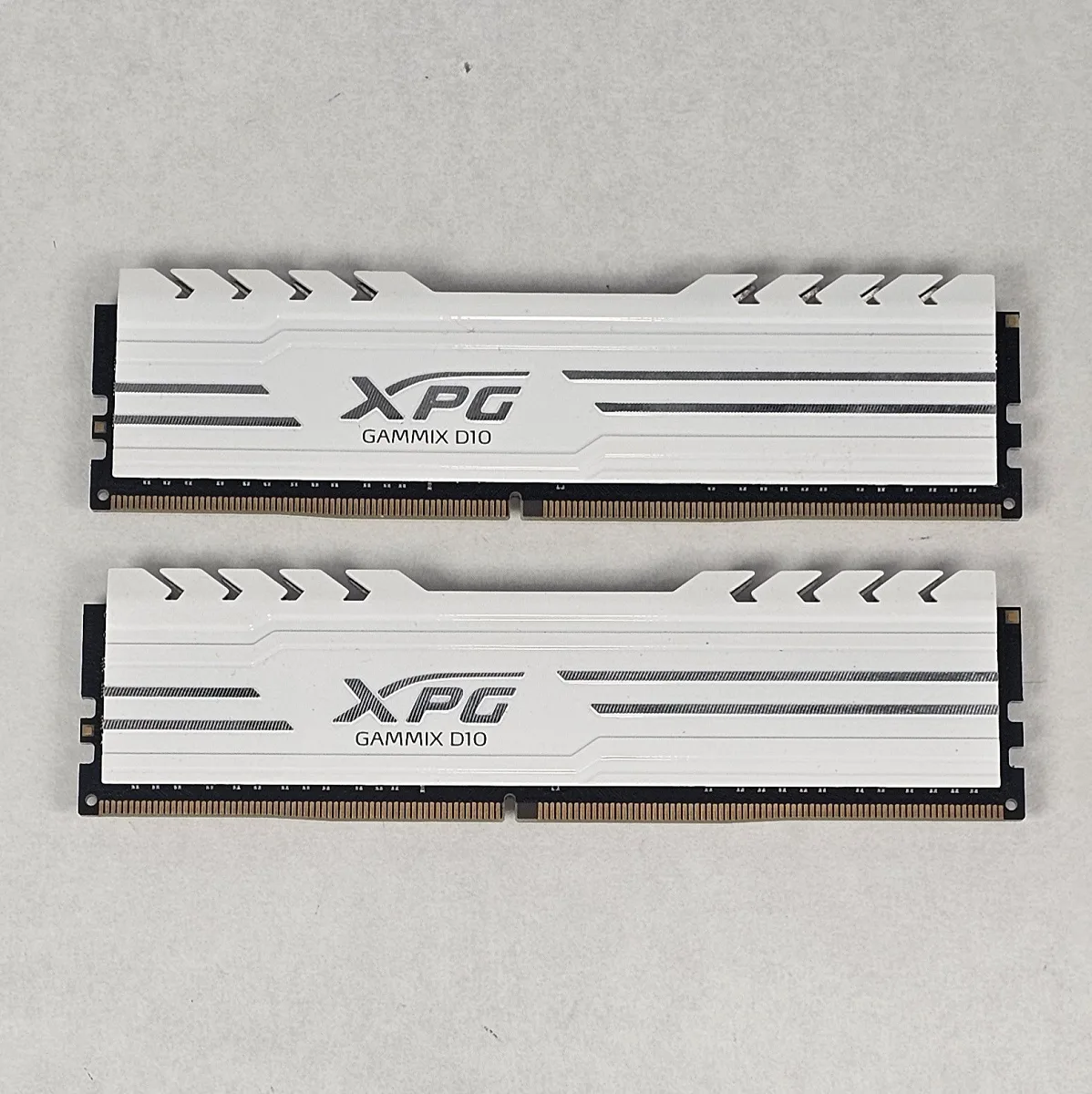 16GB DDR4 (2x8GB) CL16 3200MT/s ADATA XPG Gammix D10