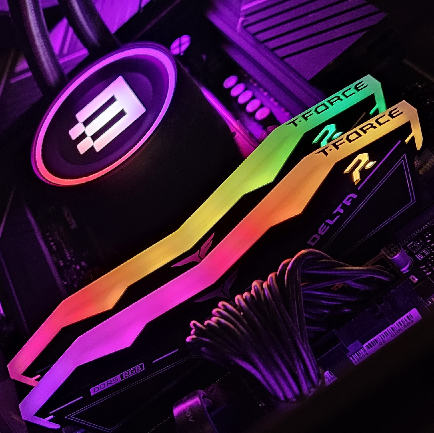 32GB DDR5 (2x16GB) RGB 6000MHZ CL38 T-FORCE DELTA