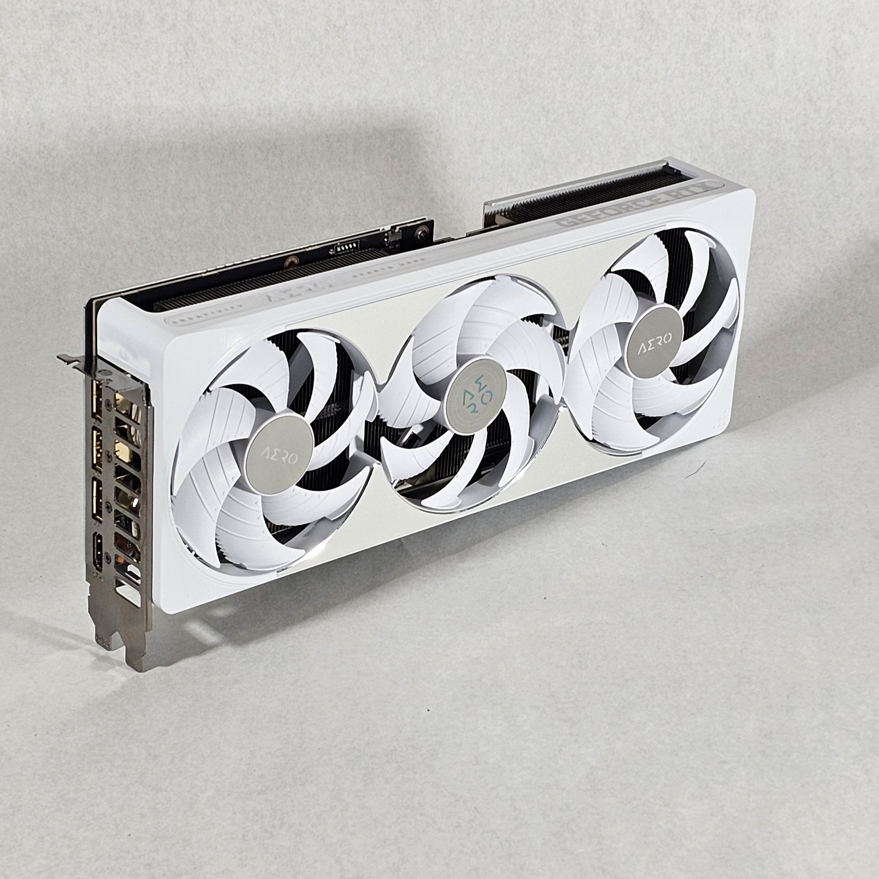 RTX 5080 GIGABYTE White AERO OC 16GB