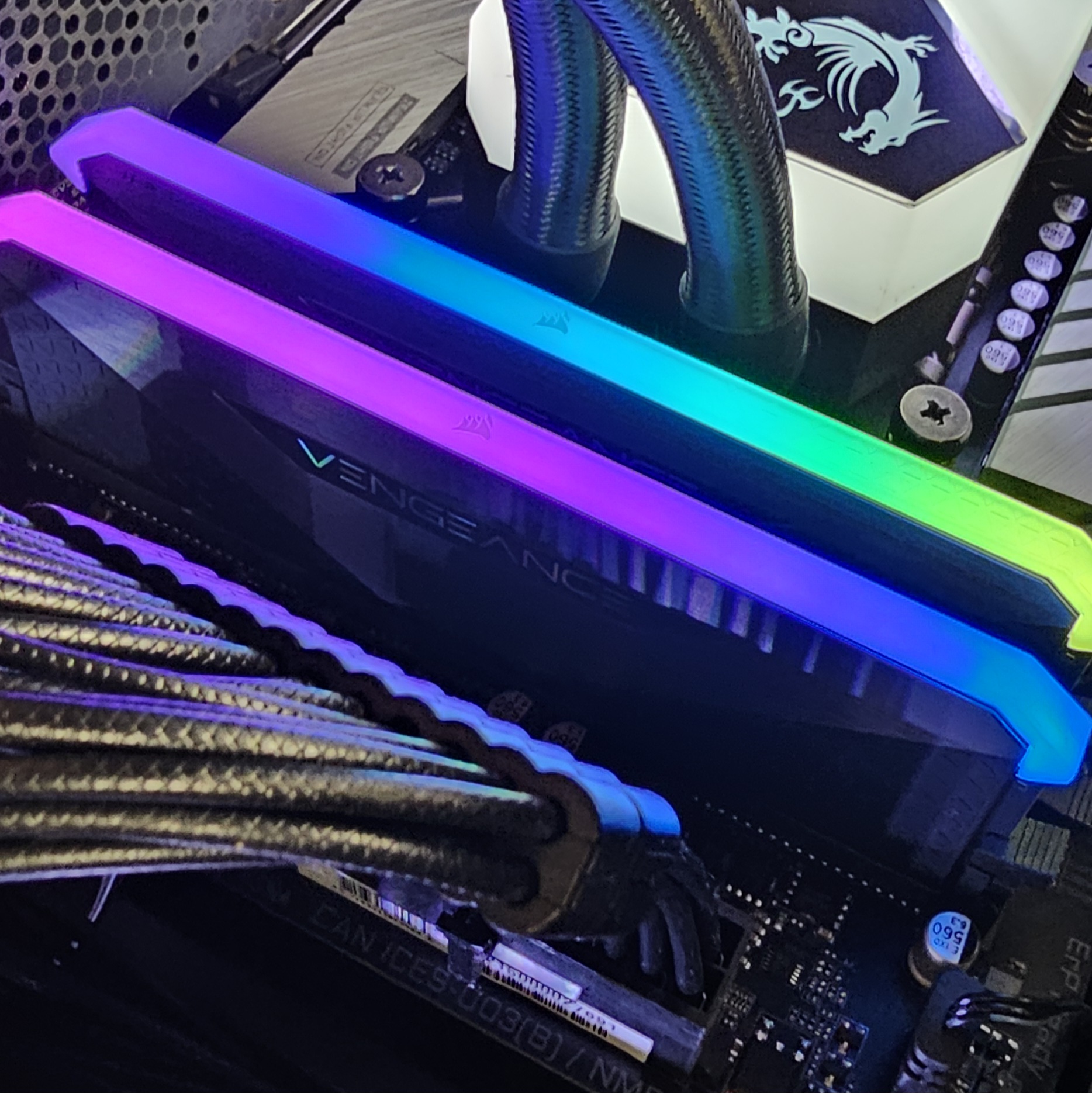 32GB DDR4 (2x16GB) CL16 3200MHz RGB Corsair Vengeance