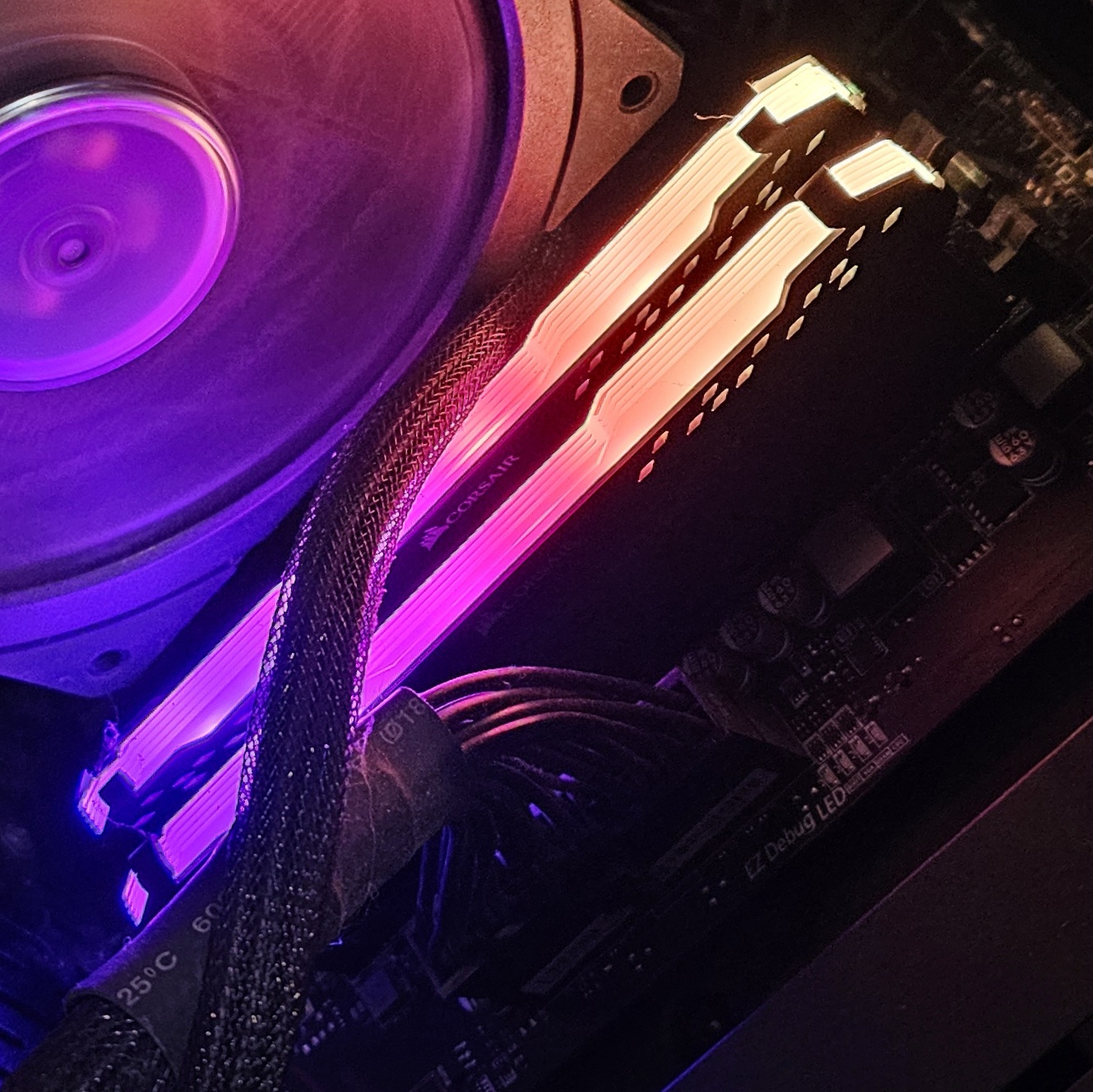 DDR4 32GB (2x16GB) 3200mhz CL16 RGB Corsair Vengeance PRO