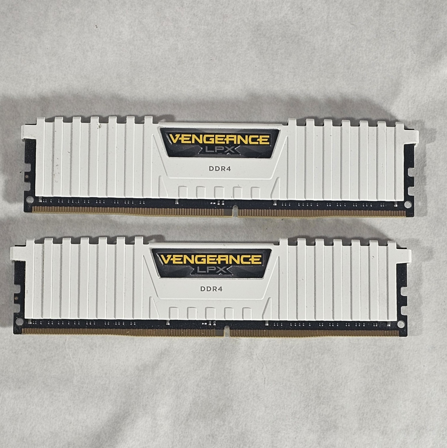 16GB DDR4 (2x8GB) CL16 3200MHz White Corsair Vengeance