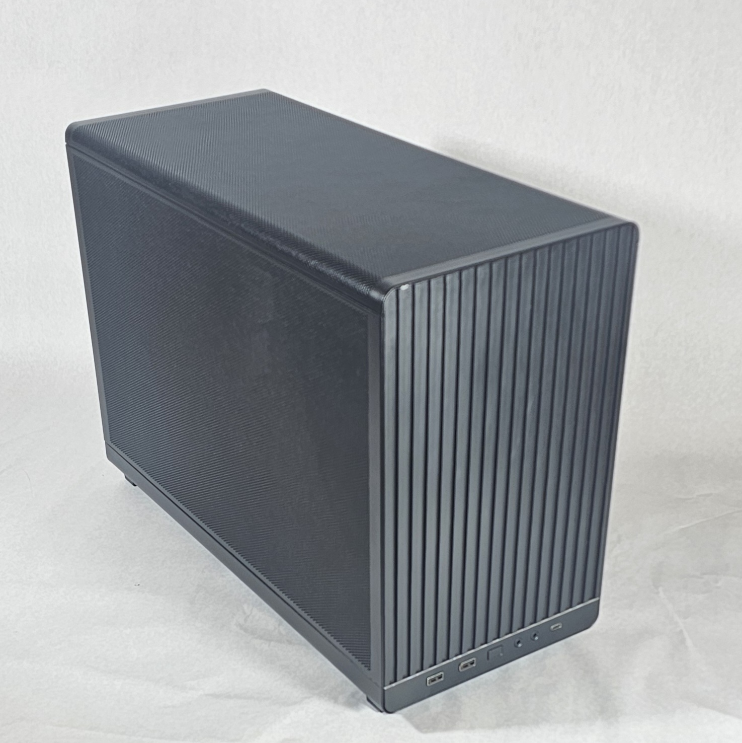 LIAN LI DAN mATX PC Case - Like New