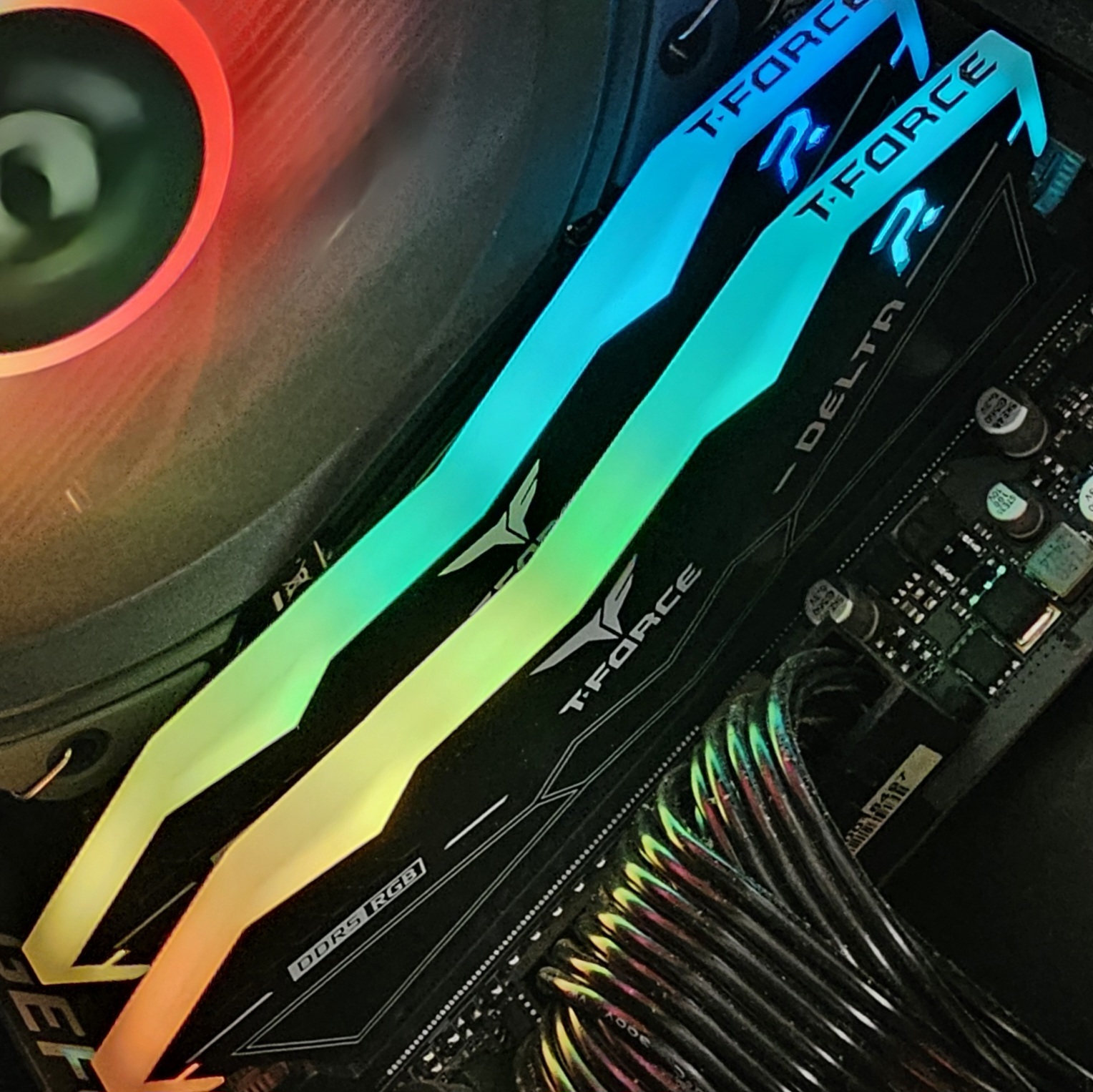 32GB DDR5 (2x16GB) RGB CL38 6000MHz T-FORCE DELTA R