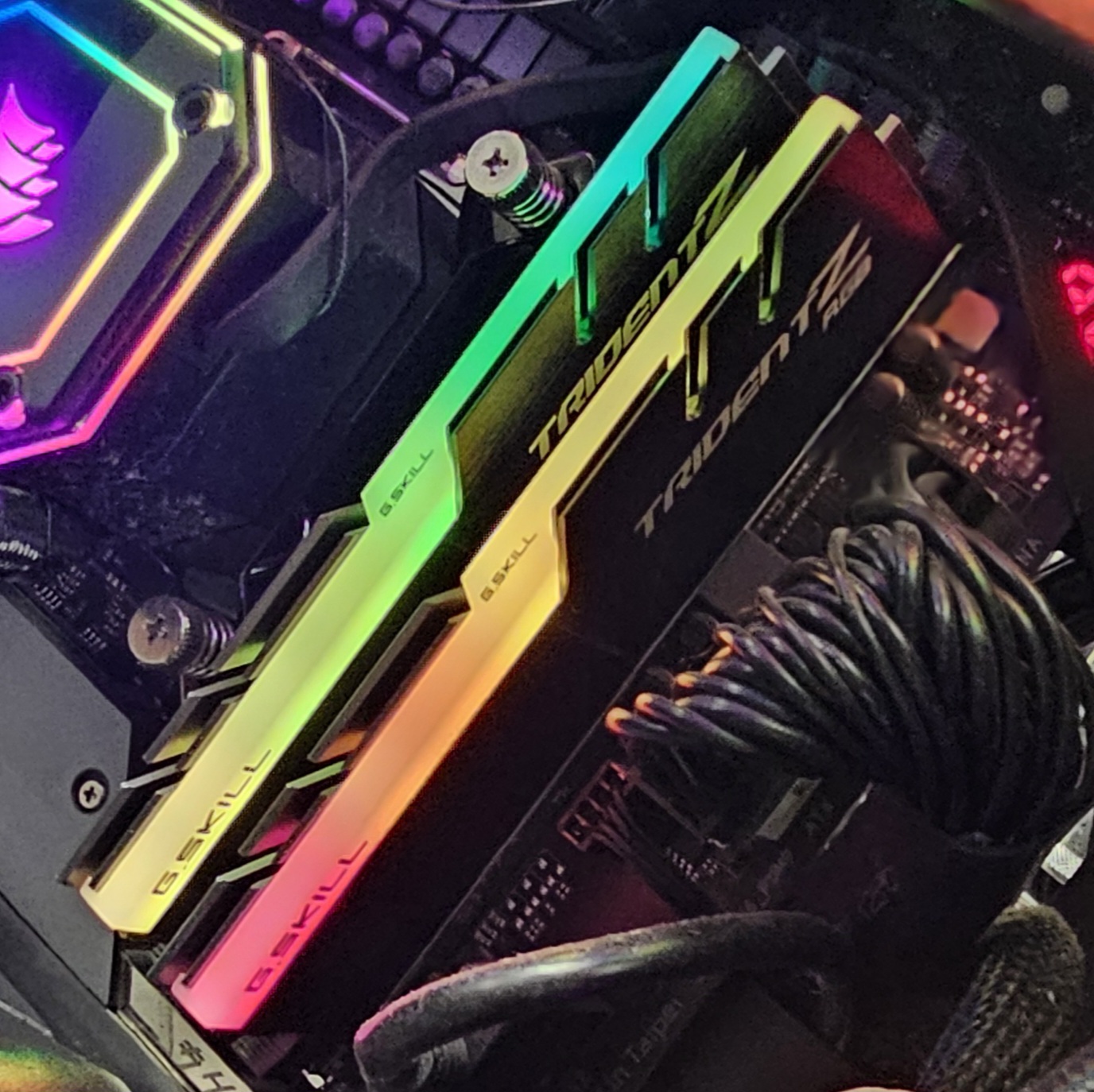 32GB DDR4 (2x16GB) RAM CL16 3200MT/s G.Skill Trident Z RGB