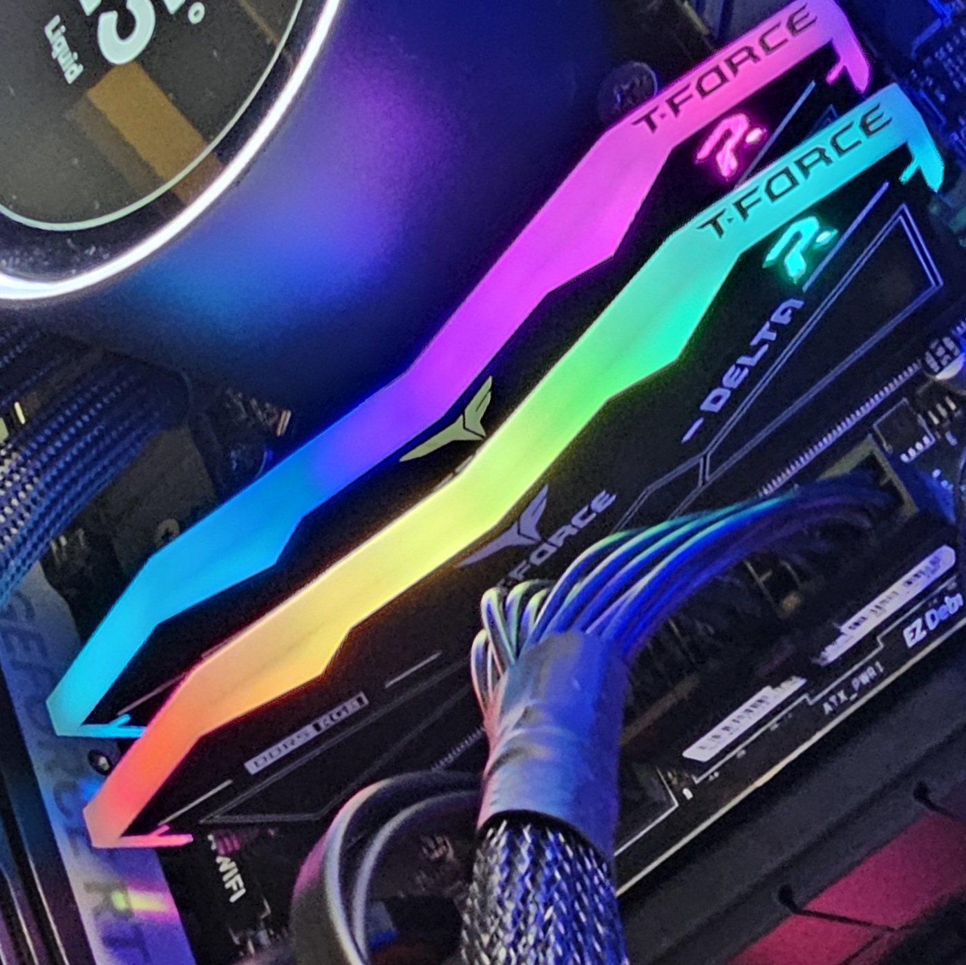 32GB DDR5 (2x16GB) CL32 5600MT/s RGB T-Force DELTA R