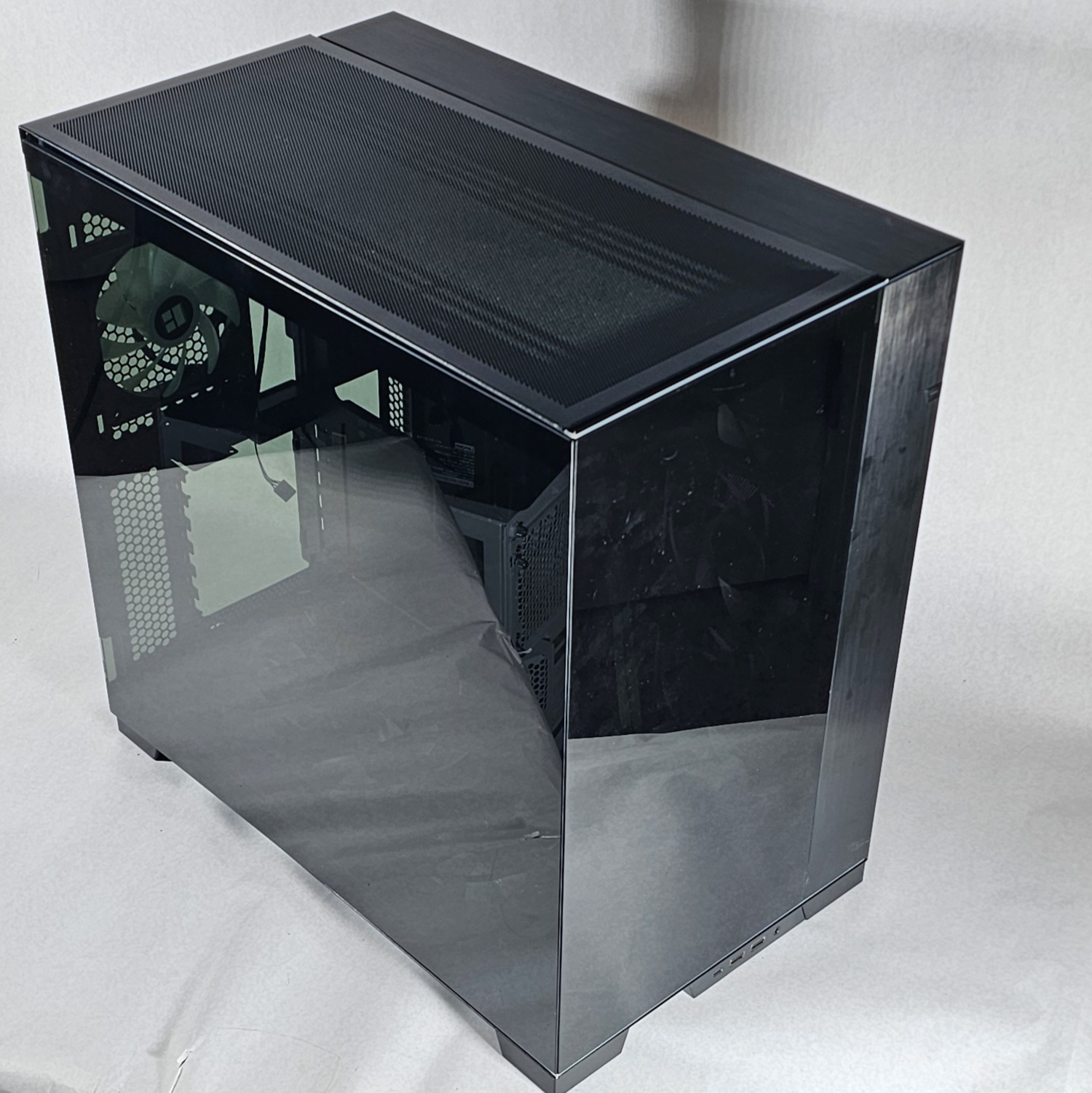 Lian Li PC Case 497 w\ Tempered Glass and 7 RGB Fans