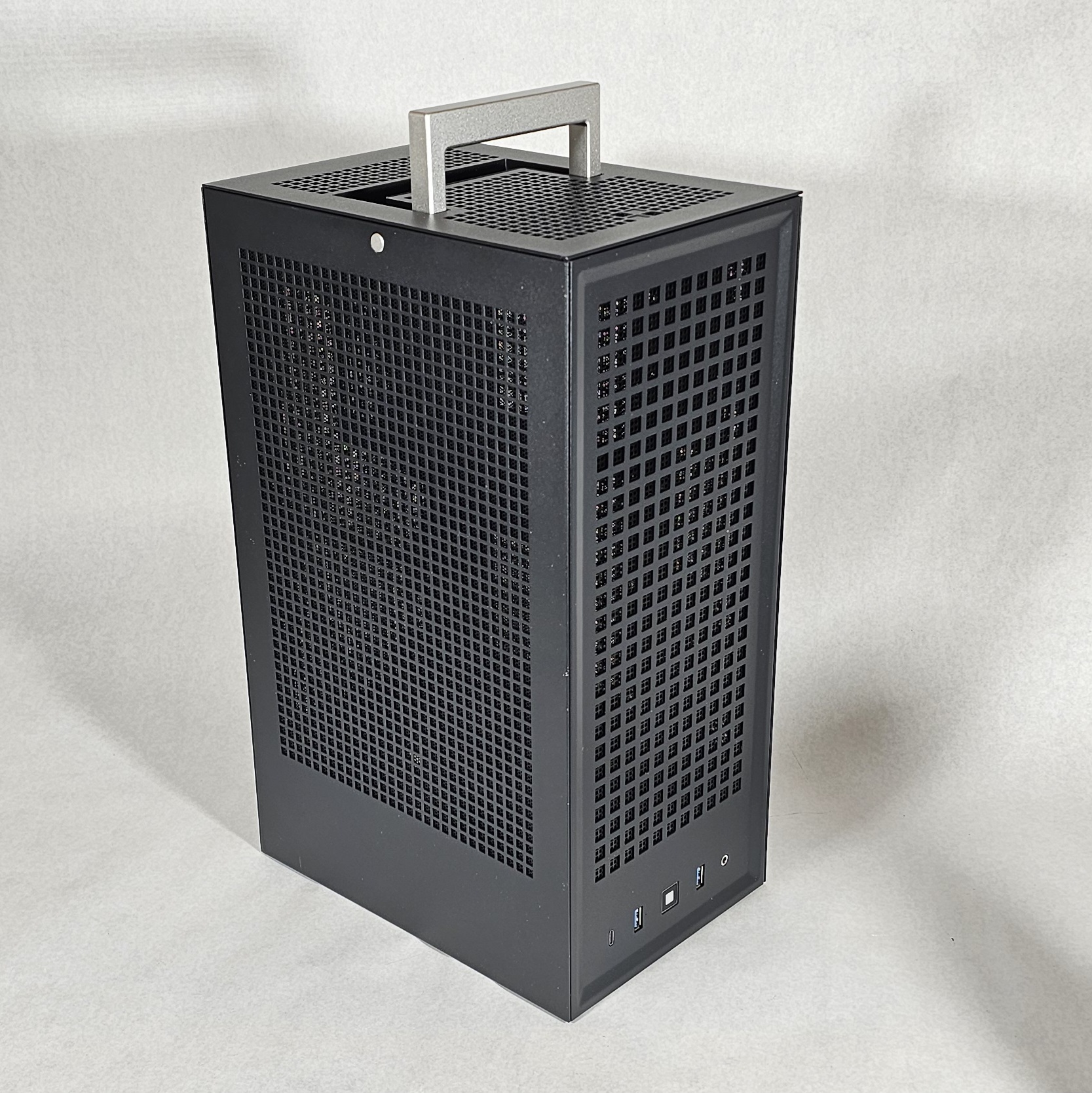 ITX PC Case HYTE Small PC-Case - Like New
