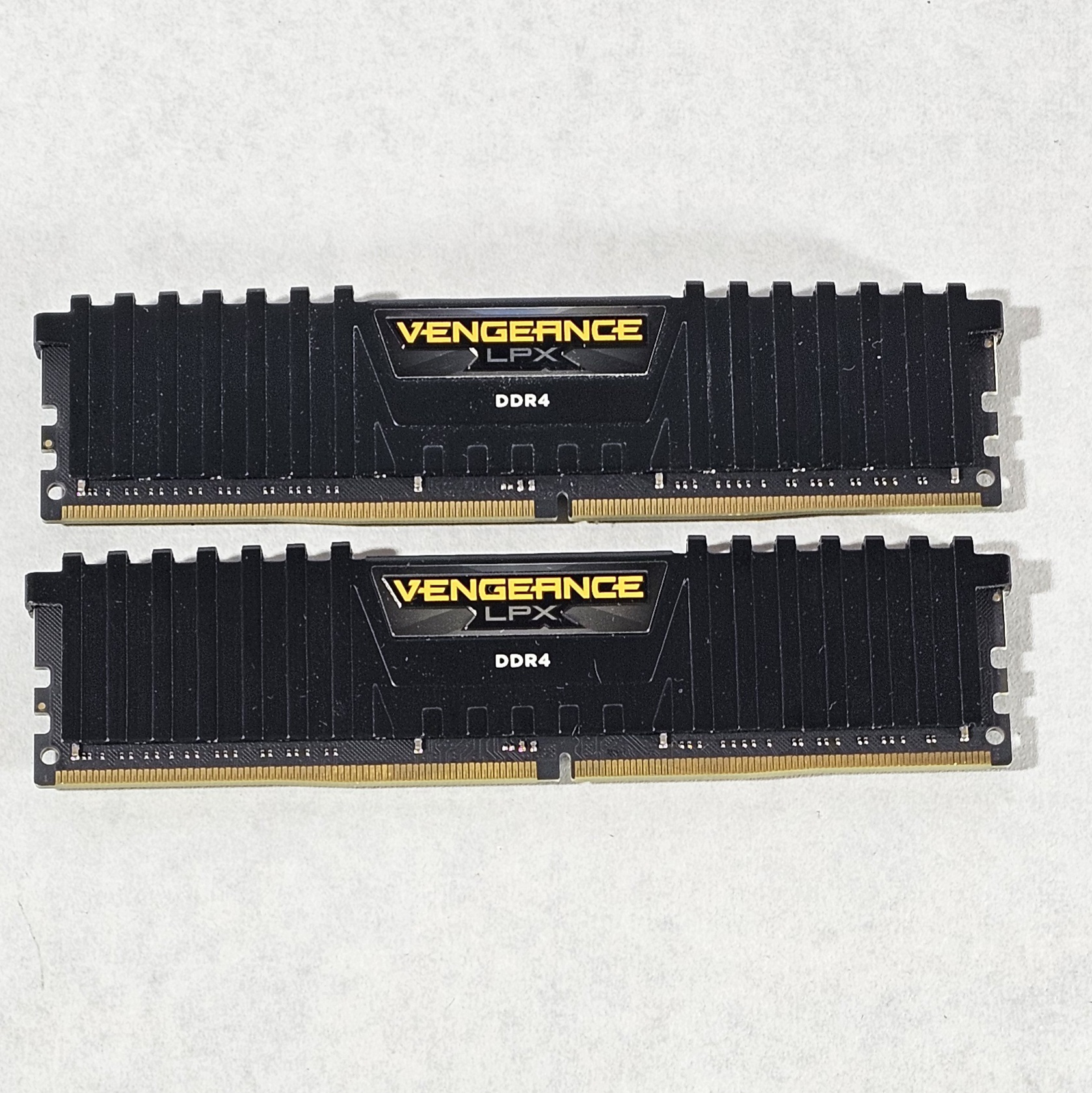 32GB DDR4 (2x16GB) 3200MT/s