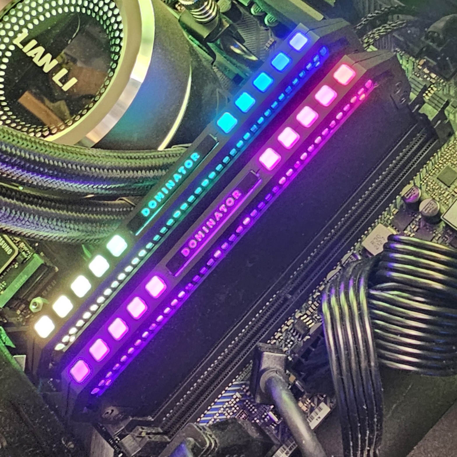 32GB DDR4 (2x16GB) 3600MT/s RGB Corsair Vengeance