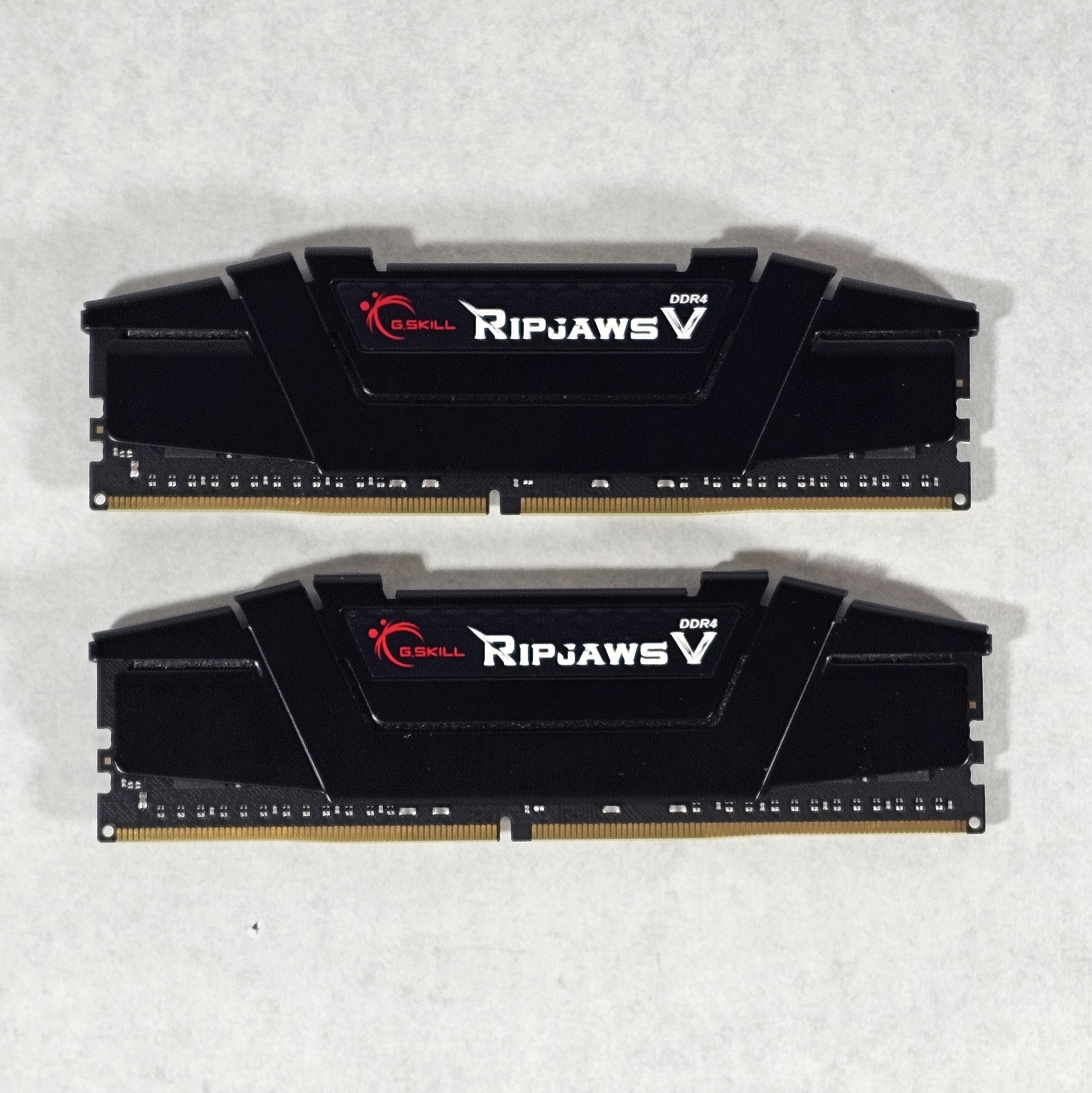 32GB DDR4 (2x16GB) 3200MT/s CL16 G.SKILL RIPJAWS V Series