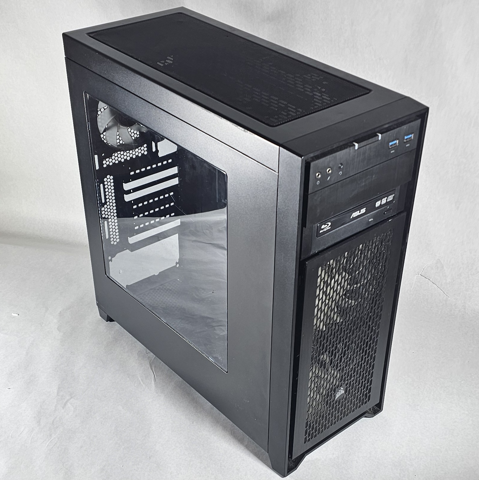 Black Corsair PC Case w/ 4 Fans