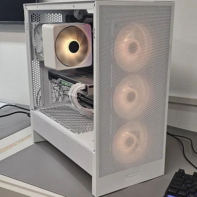 White NZXT PC Case with Tempered Glass w/ 4 Fans - photo 9