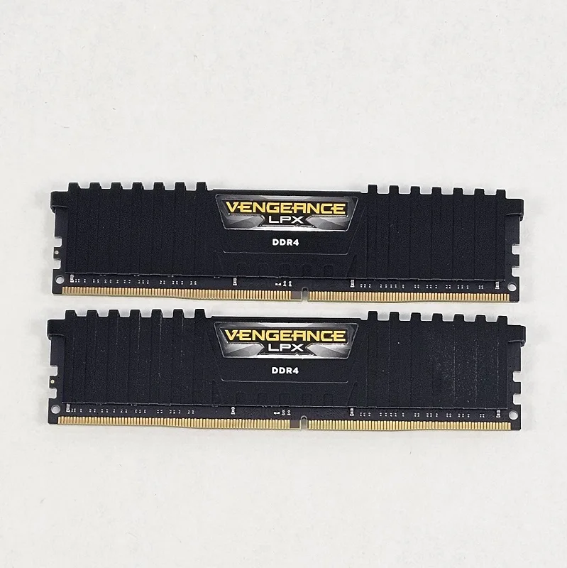 32GB DDR4 (2x16GB) CL18 3600MT/s Corsair Vengeance LPX