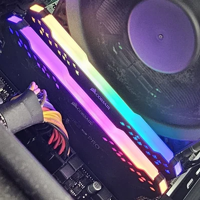 32GB DDR4 (2x16GB) CL18 3600MT/s Corsair Vengeance RGB PRO - photo 2
