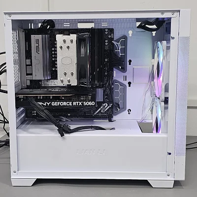 White Lian Li PC Case with Tempered Glass w/ 2 RGB Fans - photo 10
