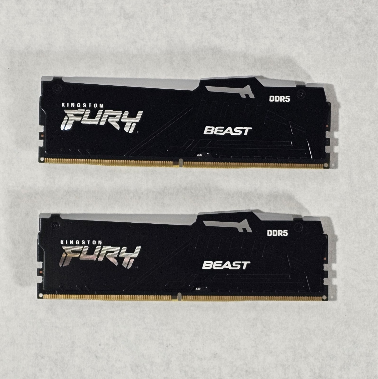 32GB DDR5 (2x16GB) RGB 82-Kingston Fury Beast