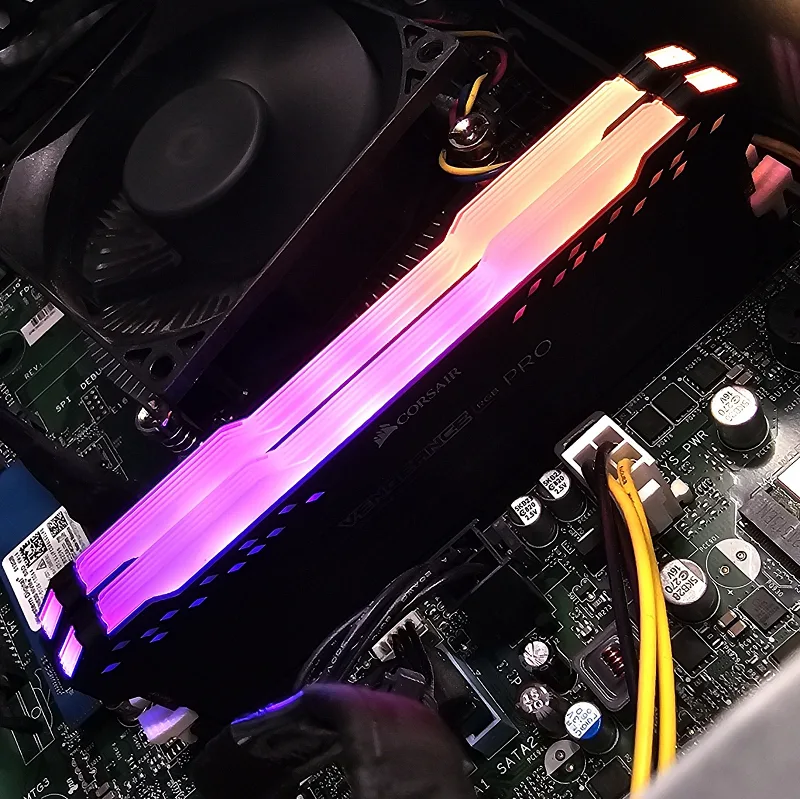 32GB DDR4 (2x16GB) CL16 3200MT/s Corsair Vengeance RGB PRO